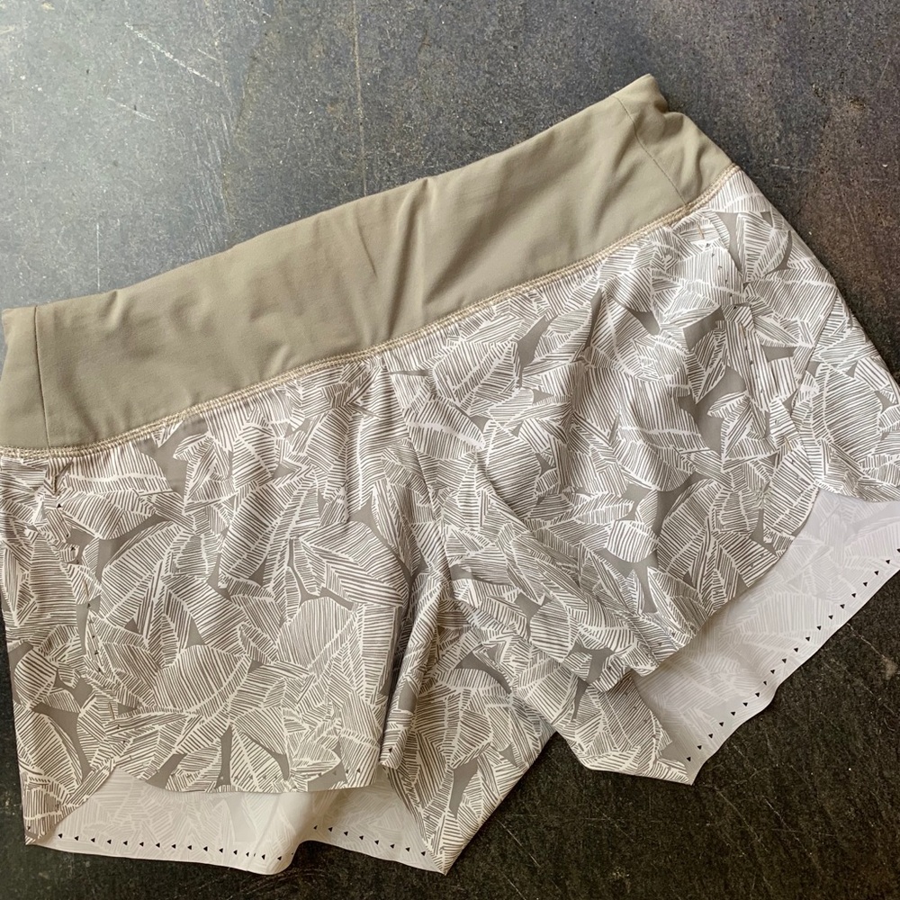 Athleta Print Laser Shorts, Size Small